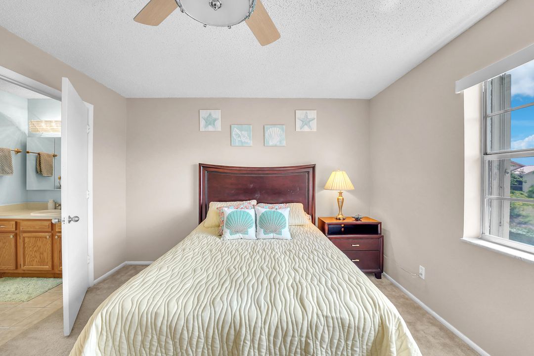 合同活跃: $2,200 (2 贝兹, 2 浴室, 1021 平方英尺)