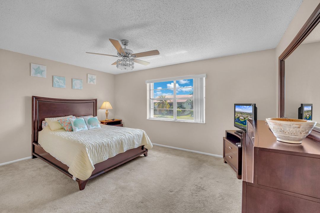 合同活跃: $2,200 (2 贝兹, 2 浴室, 1021 平方英尺)