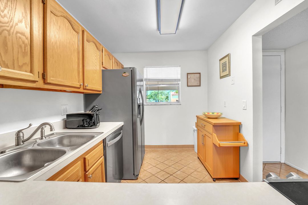 合同活跃: $2,200 (2 贝兹, 2 浴室, 1021 平方英尺)