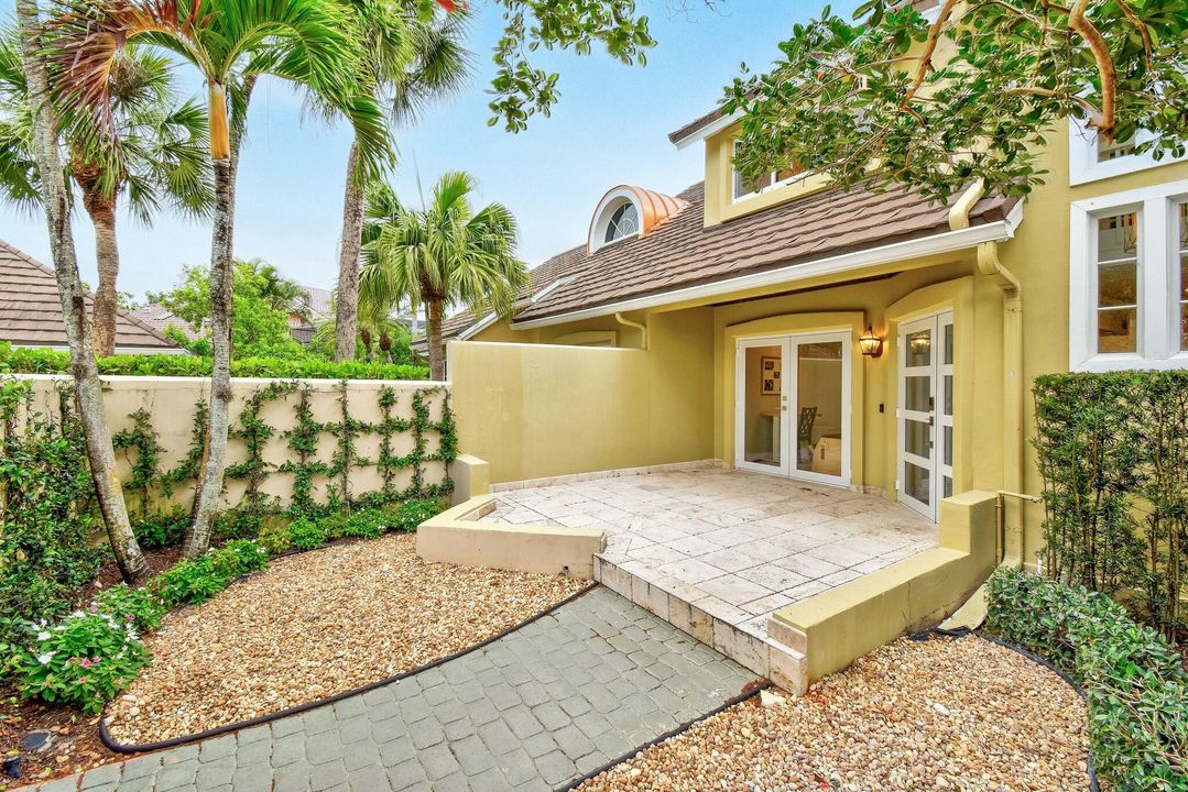 Recently Rented: $8,500 (2 beds, 2 baths, 1928 Square Feet)