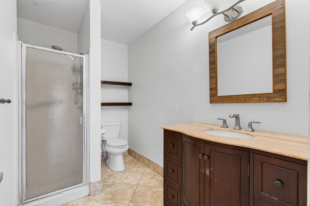 Под контрактом: $388,000 (3 спален, 2 ванн, 1200 Квадратных фут)