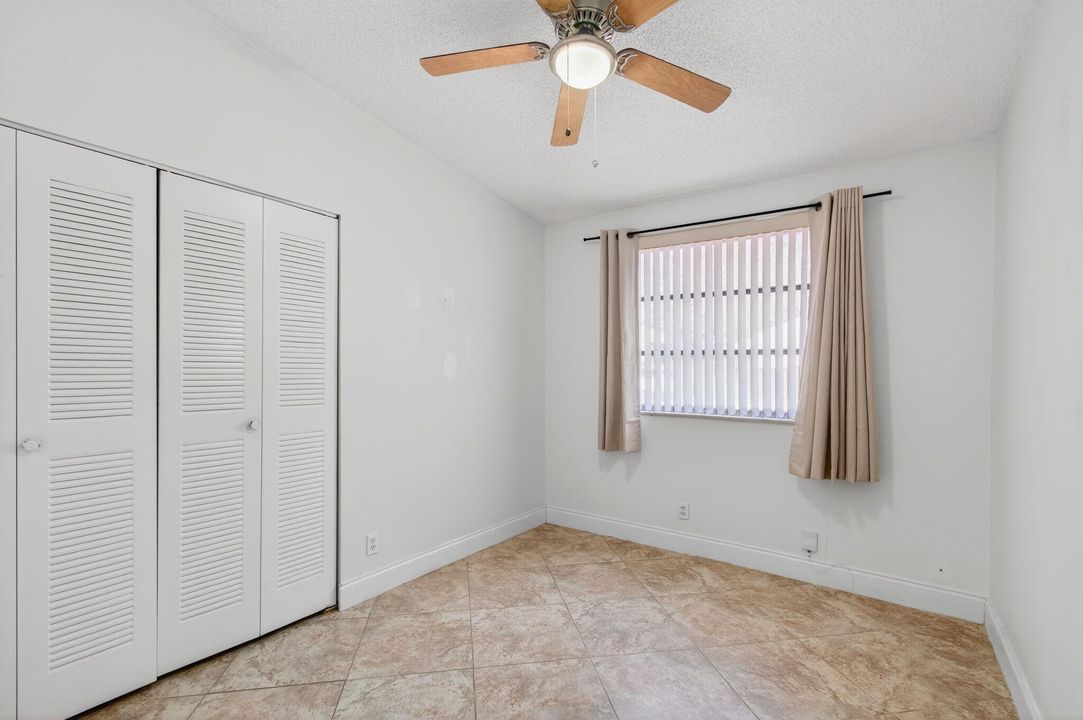 Под контрактом: $388,000 (3 спален, 2 ванн, 1200 Квадратных фут)