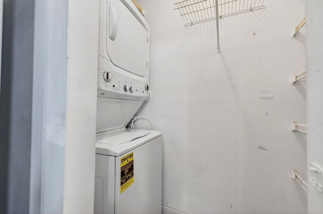 Под контрактом: $388,000 (3 спален, 2 ванн, 1200 Квадратных фут)