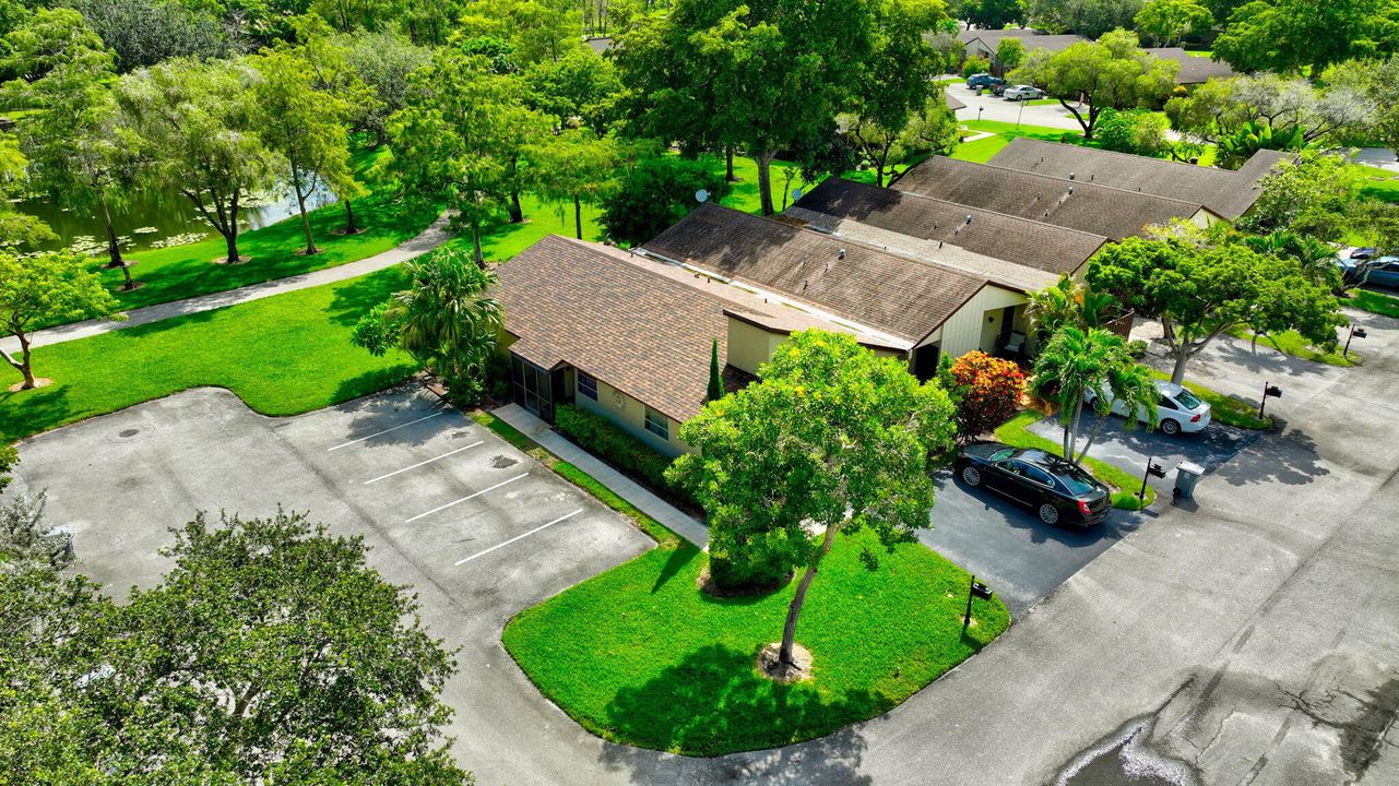 Под контрактом: $388,000 (3 спален, 2 ванн, 1200 Квадратных фут)