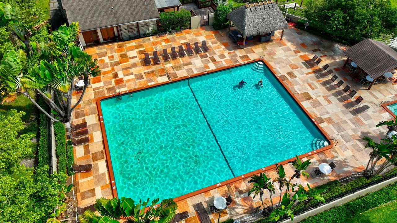 Под контрактом: $388,000 (3 спален, 2 ванн, 1200 Квадратных фут)