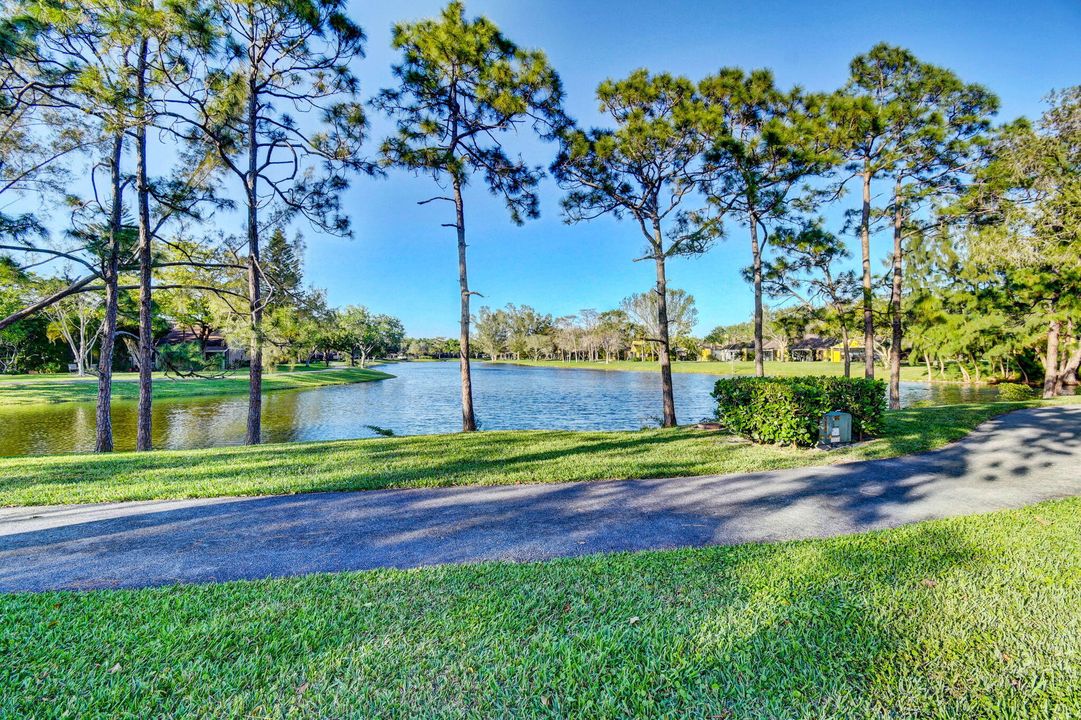 Под контрактом: $388,000 (3 спален, 2 ванн, 1200 Квадратных фут)