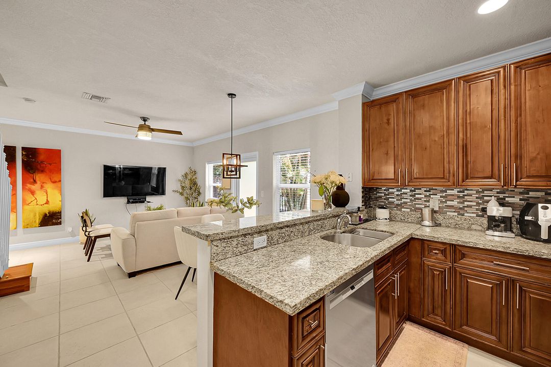 Недавно арендовано: $2,950 (3 спален, 2 ванн, 1426 Квадратных фут)