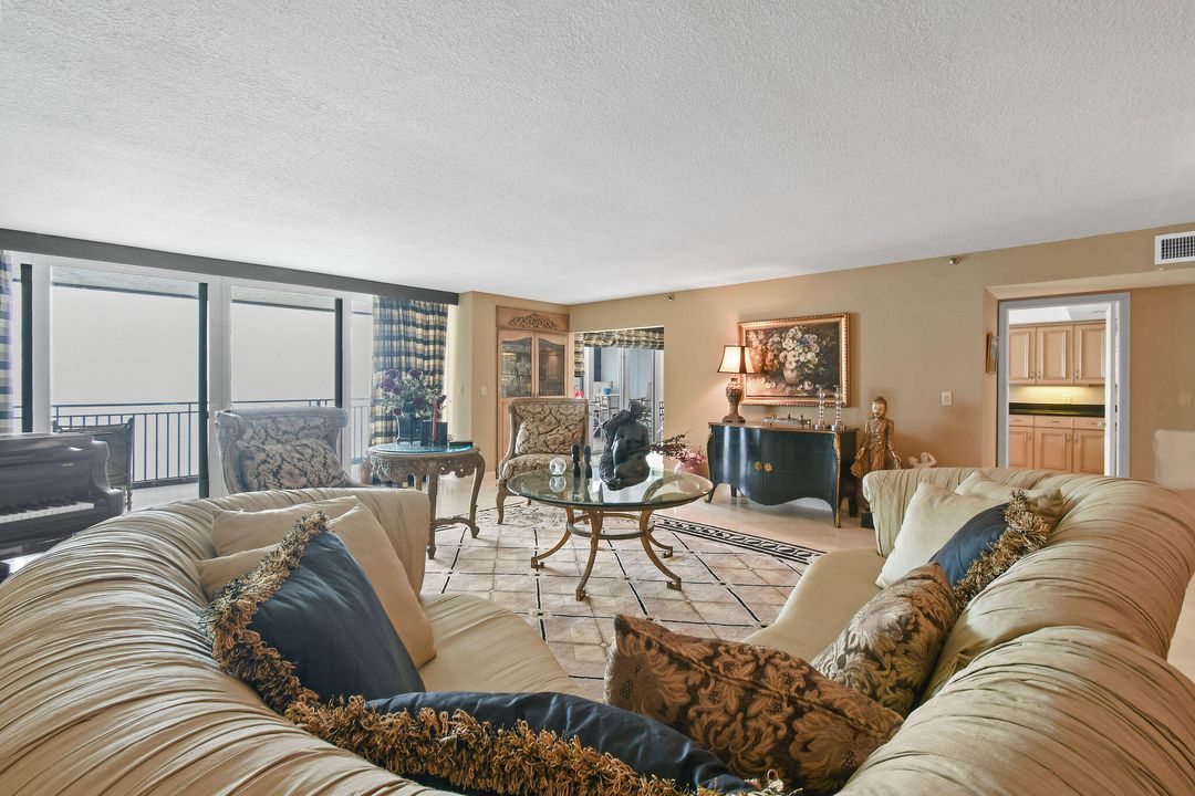 合同活跃: $2,995,000 (2 贝兹, 3 浴室, 2905 平方英尺)