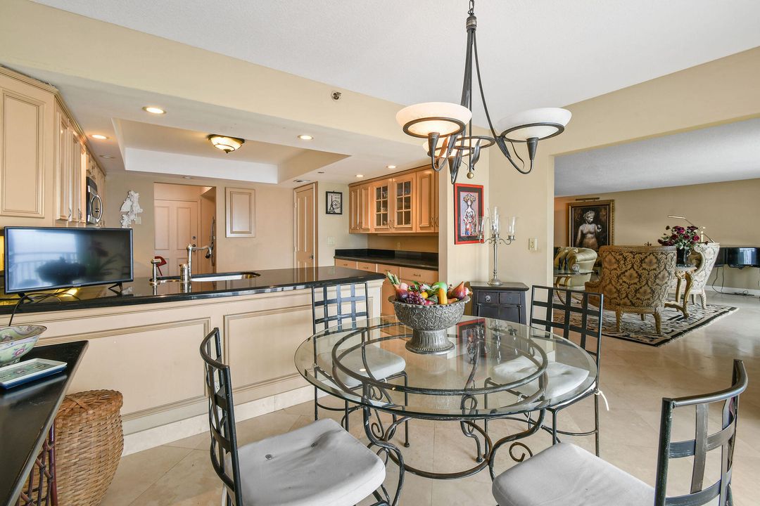 合同活跃: $2,995,000 (2 贝兹, 3 浴室, 2905 平方英尺)