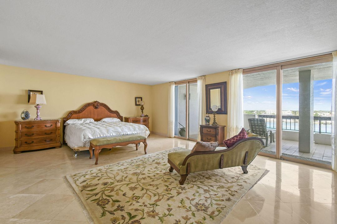 合同活跃: $2,995,000 (2 贝兹, 3 浴室, 2905 平方英尺)