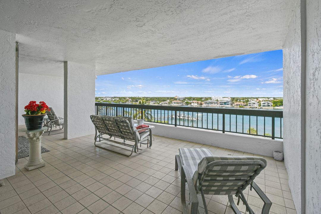 合同活跃: $2,995,000 (2 贝兹, 3 浴室, 2905 平方英尺)