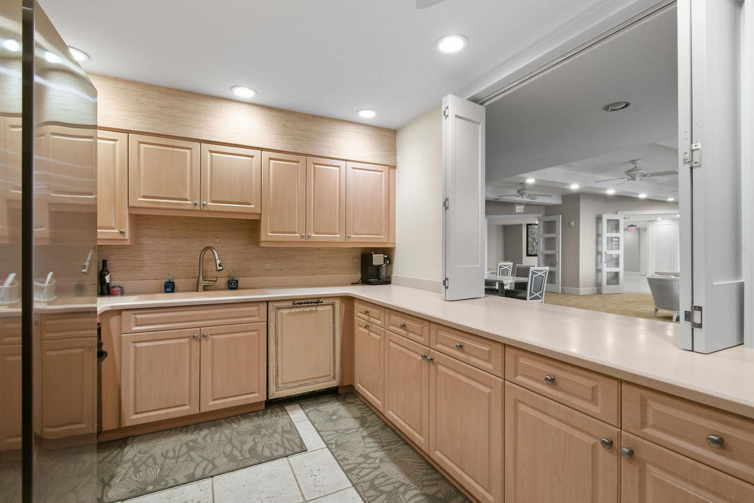 合同活跃: $2,995,000 (2 贝兹, 3 浴室, 2905 平方英尺)