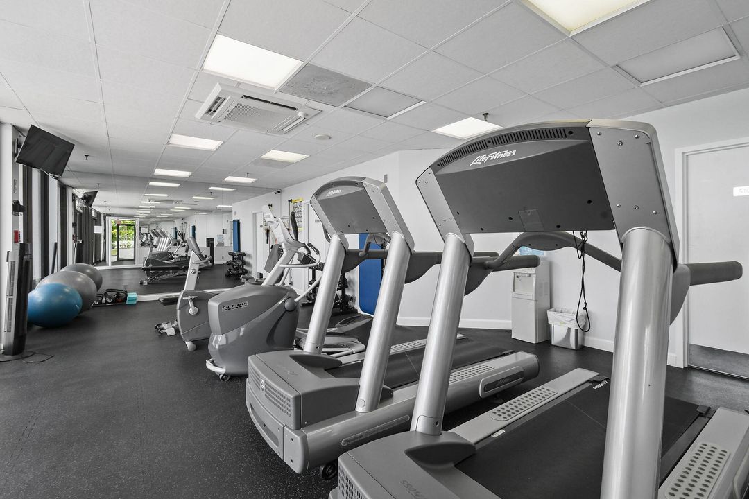 合同活跃: $2,995,000 (2 贝兹, 3 浴室, 2905 平方英尺)