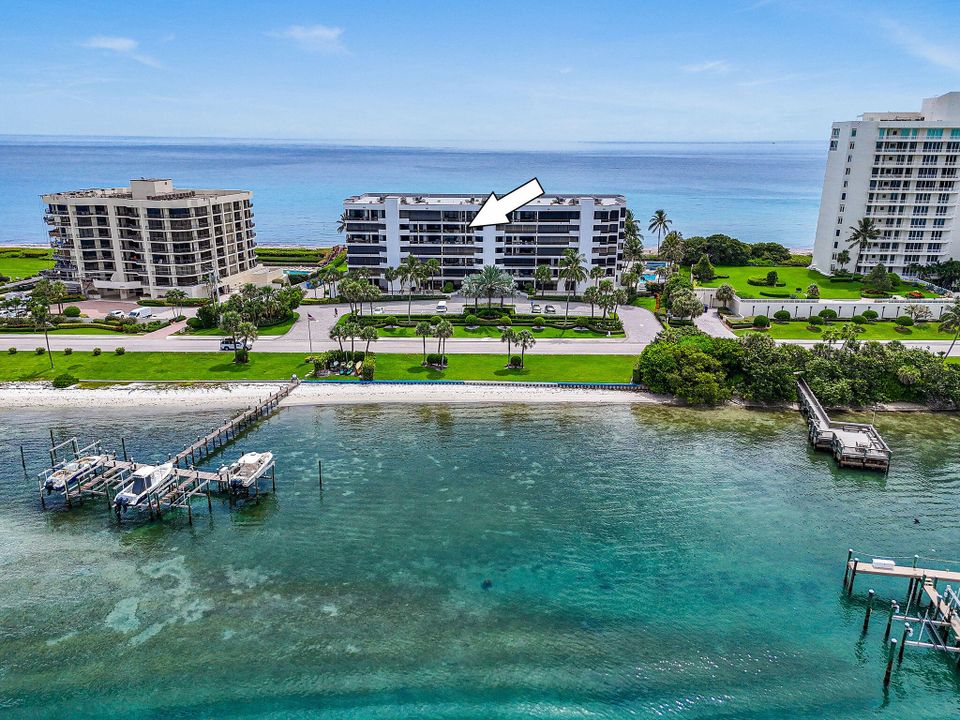 合同活跃: $2,995,000 (2 贝兹, 3 浴室, 2905 平方英尺)