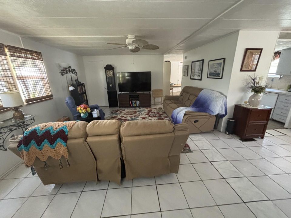 待售: $63,000 (3 贝兹, 2 浴室, 1368 平方英尺)