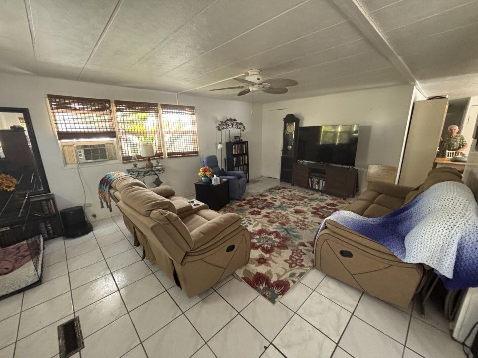 待售: $63,000 (3 贝兹, 2 浴室, 1368 平方英尺)