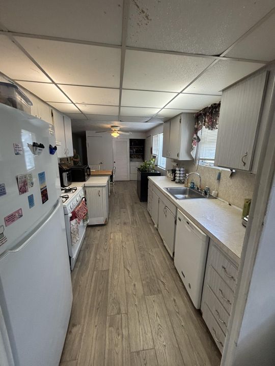 待售: $63,000 (3 贝兹, 2 浴室, 1368 平方英尺)