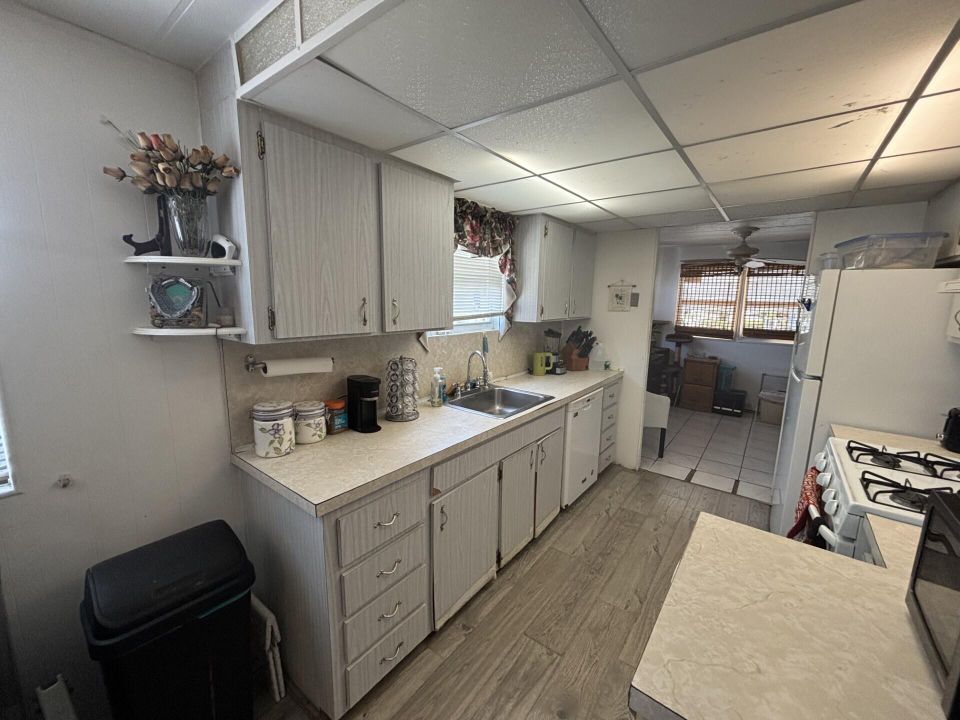 待售: $63,000 (3 贝兹, 2 浴室, 1368 平方英尺)