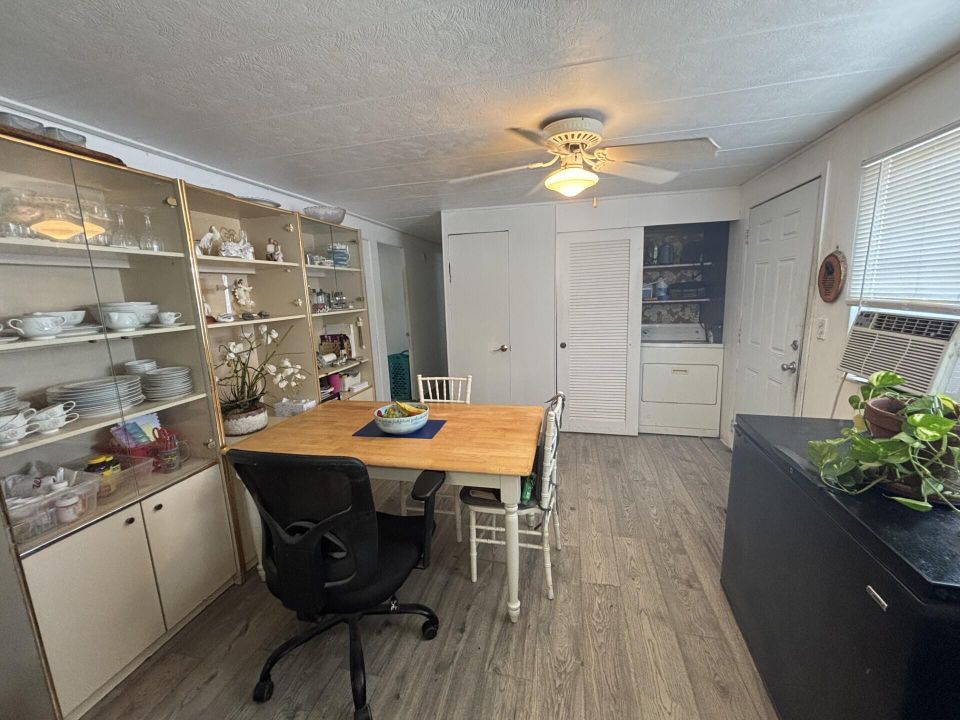 待售: $63,000 (3 贝兹, 2 浴室, 1368 平方英尺)