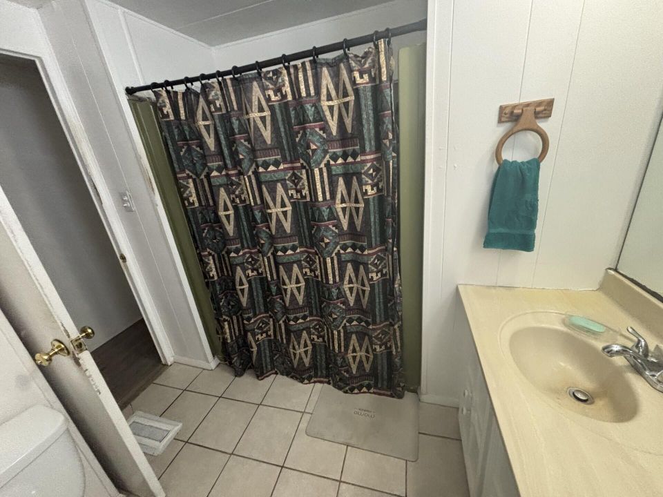 待售: $63,000 (3 贝兹, 2 浴室, 1368 平方英尺)