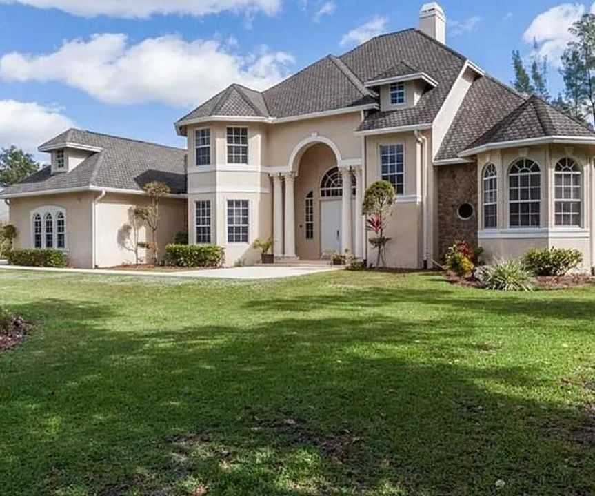 Recently Sold: $1,450,000 (6 beds, 3 baths, 4506 Square Feet)