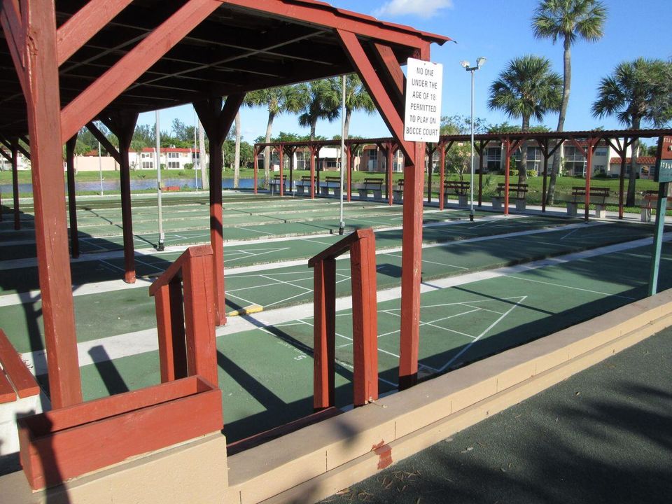 合同活跃: $2,200 (2 贝兹, 2 浴室, 1021 平方英尺)