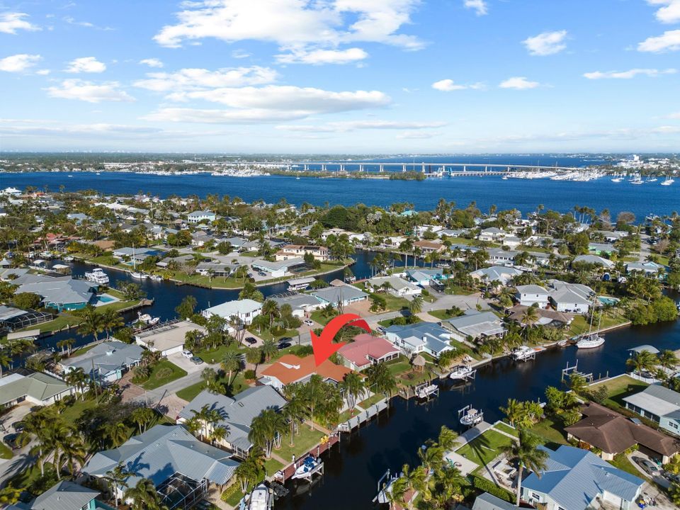 Recently Sold: $999,000 (4 beds, 3 baths, 2059 Square Feet)