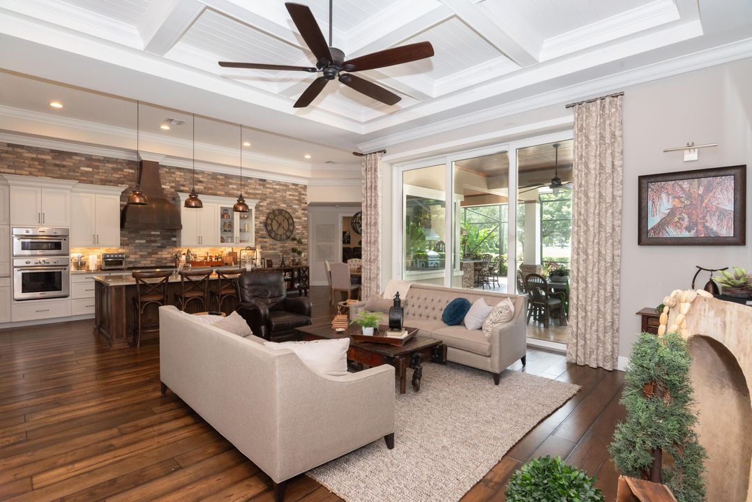 Под контрактом: $1,750,000 (3 спален, 3 ванн, 3630 Квадратных фут)