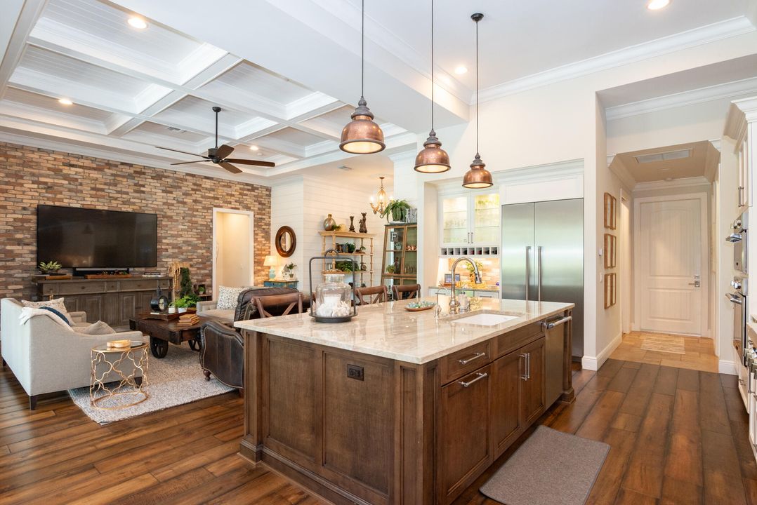 Под контрактом: $1,750,000 (3 спален, 3 ванн, 3630 Квадратных фут)