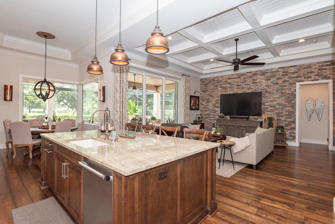 Под контрактом: $1,750,000 (3 спален, 3 ванн, 3630 Квадратных фут)