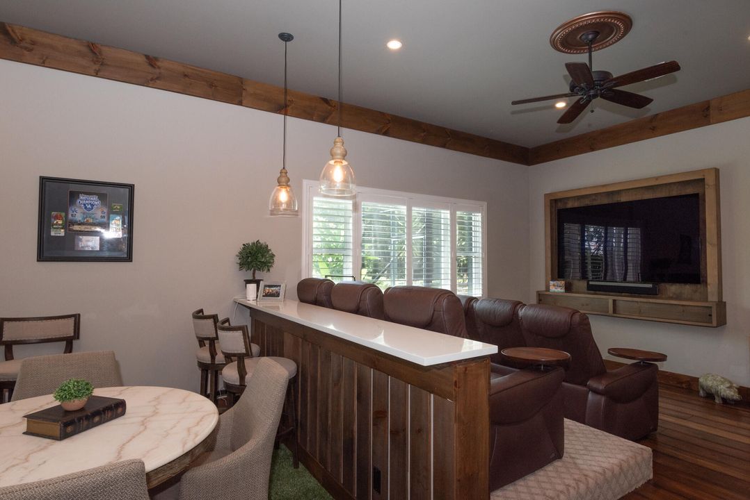 Под контрактом: $1,750,000 (3 спален, 3 ванн, 3630 Квадратных фут)