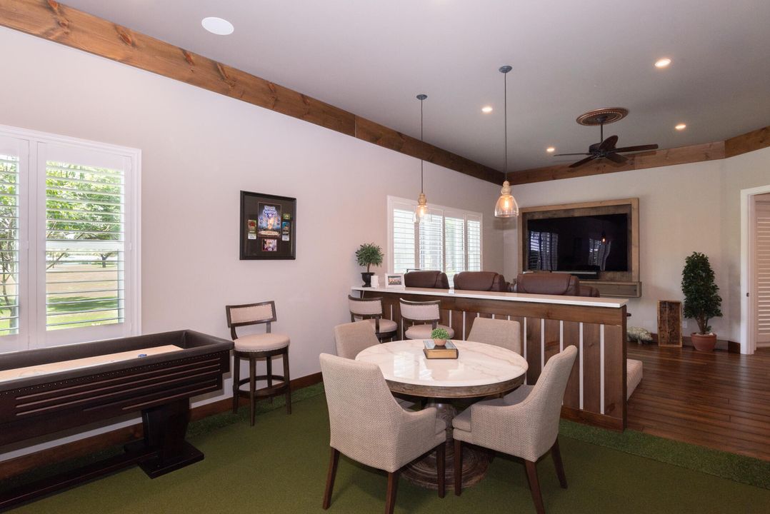 Под контрактом: $1,750,000 (3 спален, 3 ванн, 3630 Квадратных фут)