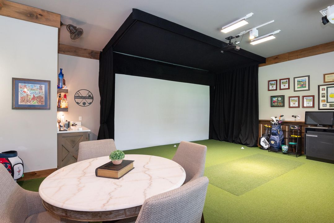 Под контрактом: $1,750,000 (3 спален, 3 ванн, 3630 Квадратных фут)