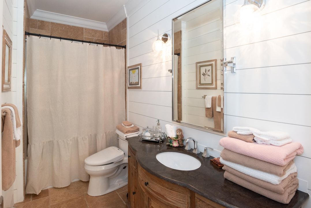 Под контрактом: $1,750,000 (3 спален, 3 ванн, 3630 Квадратных фут)