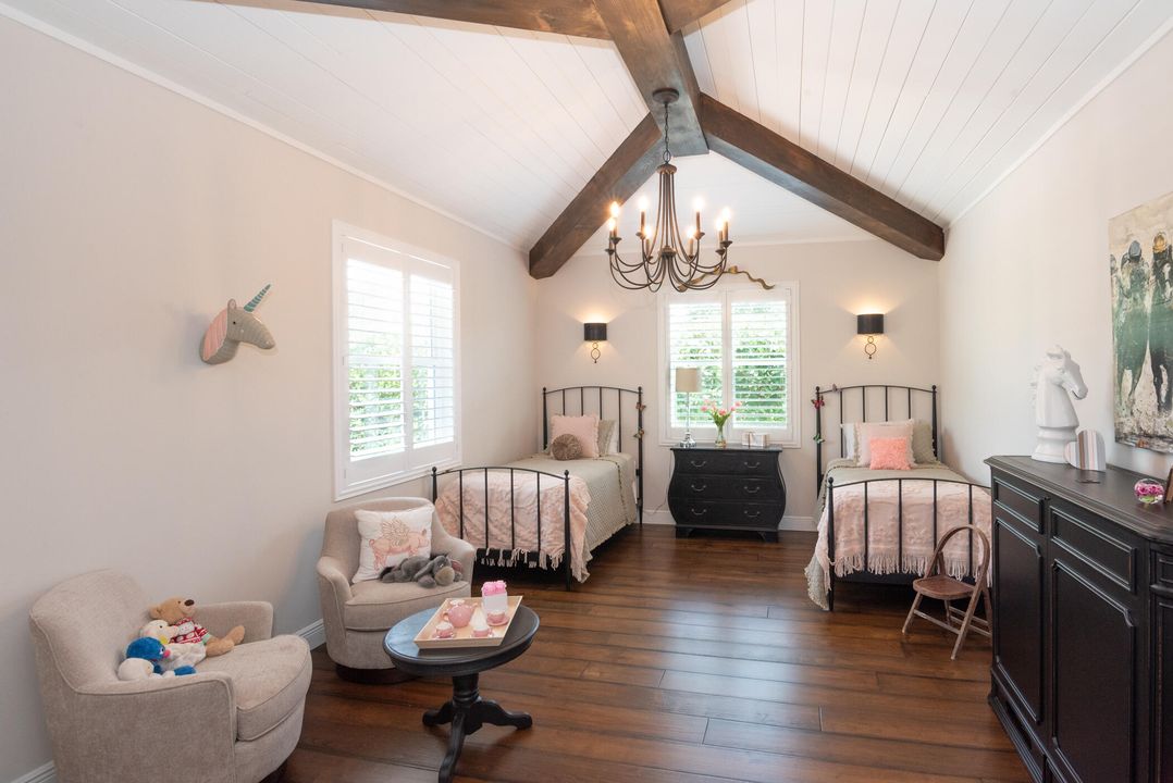 Под контрактом: $1,750,000 (3 спален, 3 ванн, 3630 Квадратных фут)