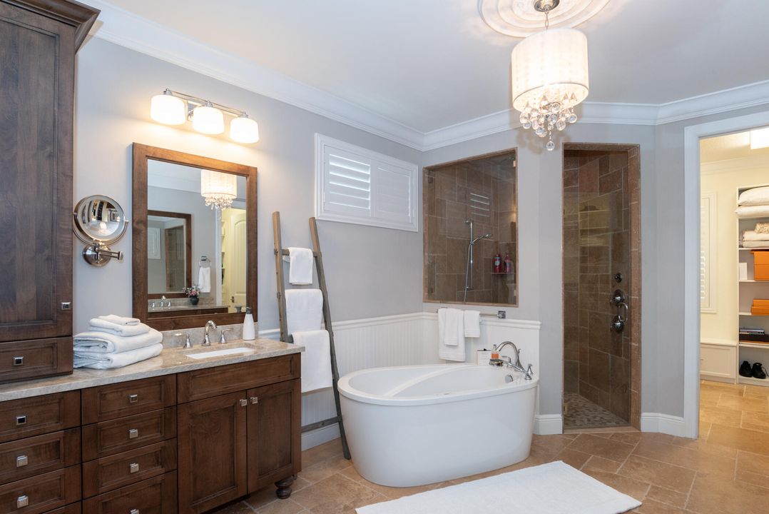 Под контрактом: $1,750,000 (3 спален, 3 ванн, 3630 Квадратных фут)