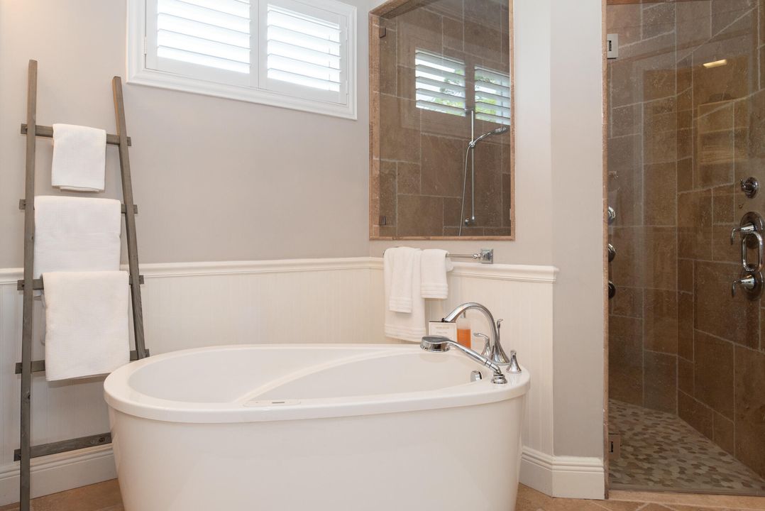 Под контрактом: $1,750,000 (3 спален, 3 ванн, 3630 Квадратных фут)