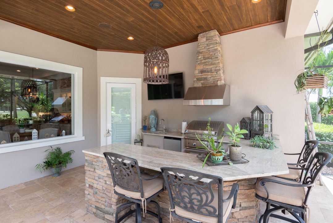 Под контрактом: $1,750,000 (3 спален, 3 ванн, 3630 Квадратных фут)