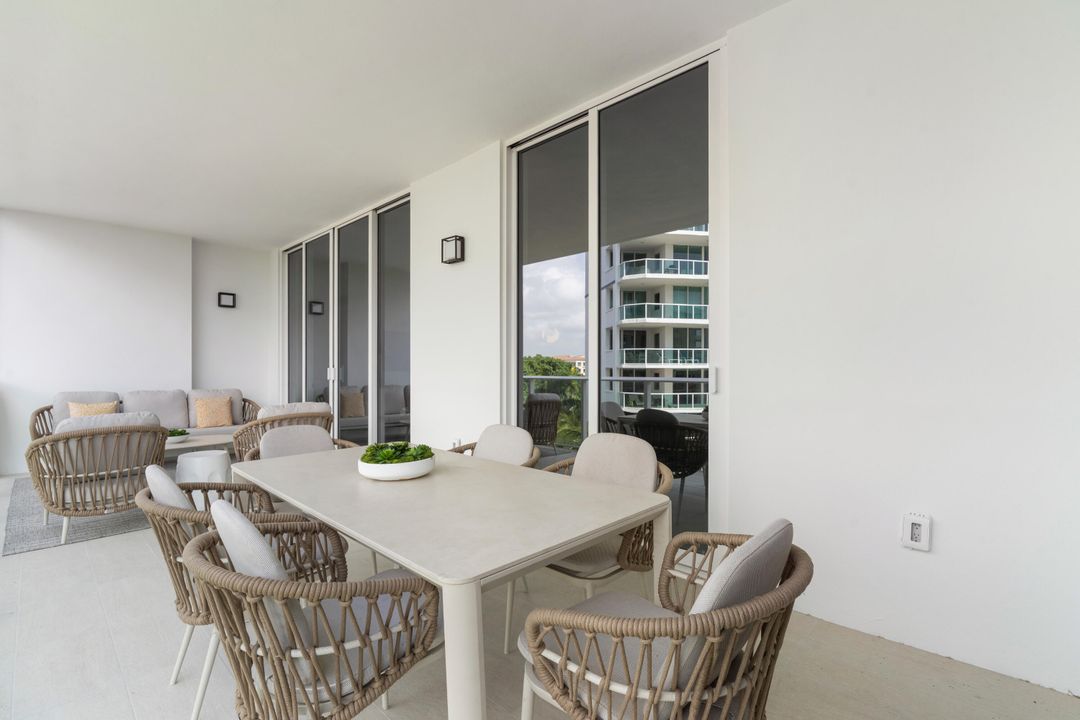 合同活跃: $2,650,000 (2 贝兹, 2 浴室, 2169 平方英尺)