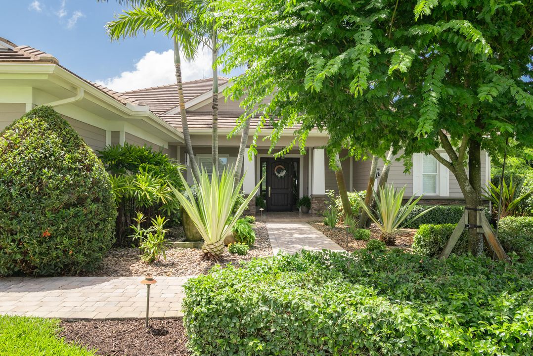 Под контрактом: $1,750,000 (3 спален, 3 ванн, 3630 Квадратных фут)