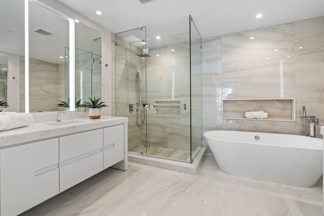 合同活跃: $2,650,000 (2 贝兹, 2 浴室, 2169 平方英尺)