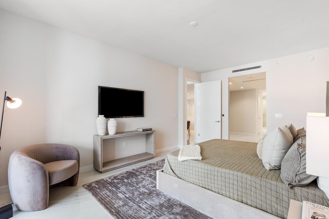 合同活跃: $2,650,000 (2 贝兹, 2 浴室, 2169 平方英尺)