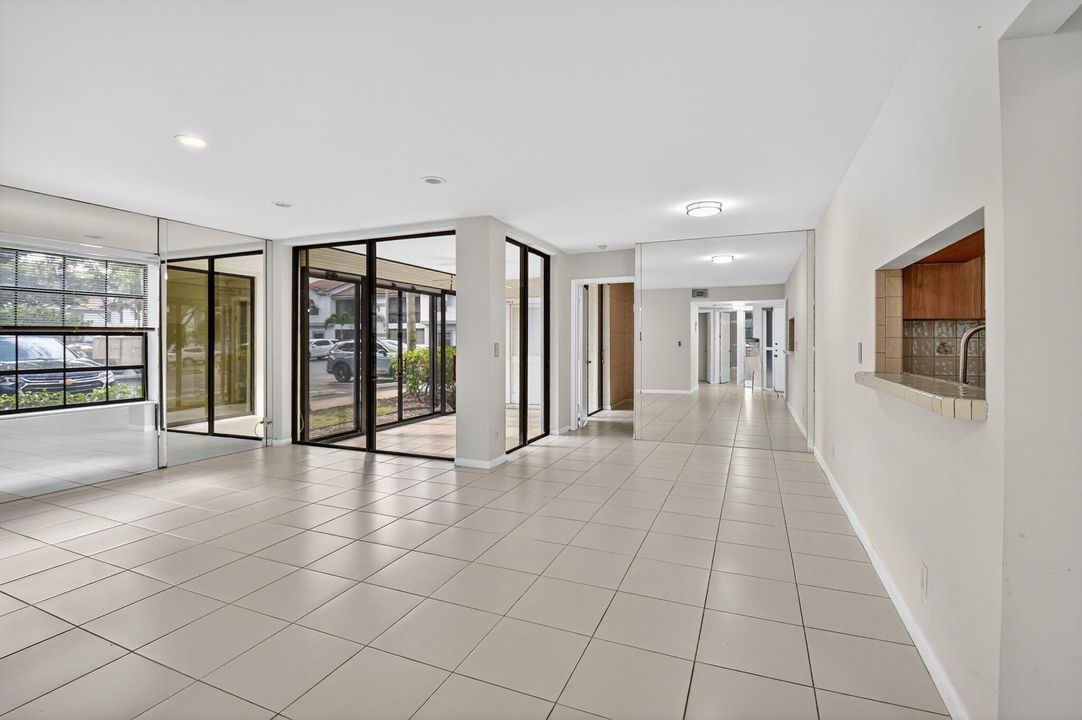 合同活跃: $185,000 (3 贝兹, 2 浴室, 1134 平方英尺)