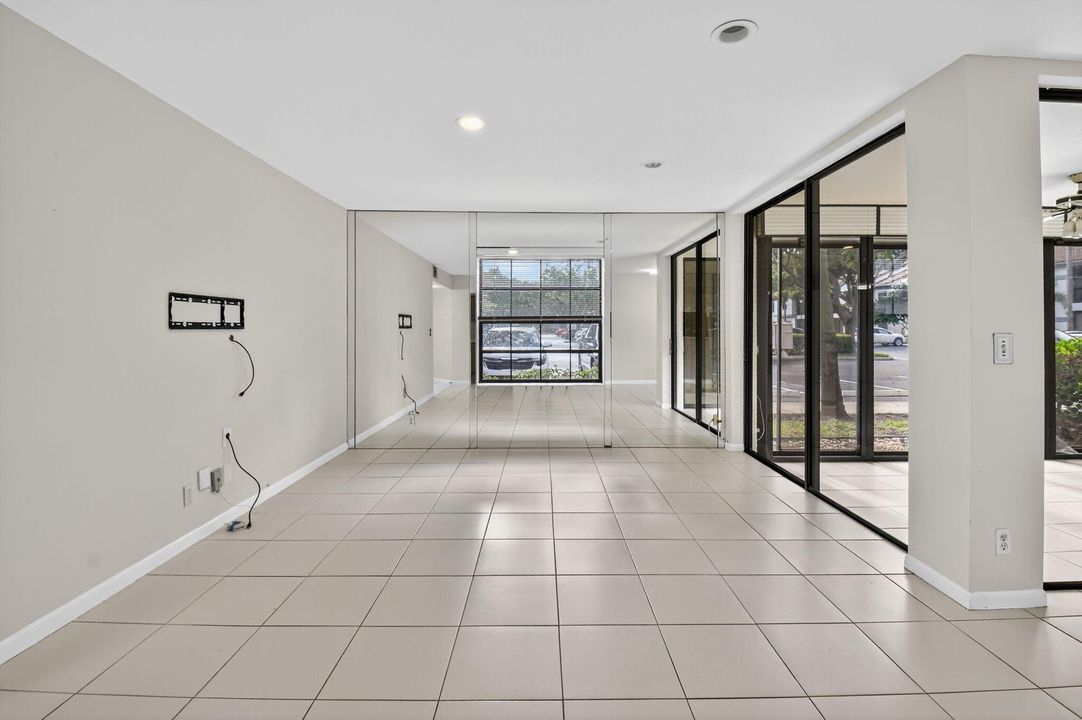 合同活跃: $185,000 (3 贝兹, 2 浴室, 1134 平方英尺)