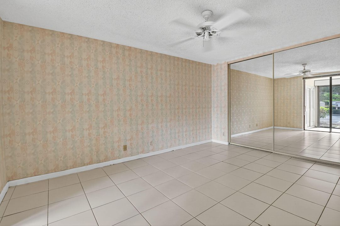 合同活跃: $185,000 (3 贝兹, 2 浴室, 1134 平方英尺)