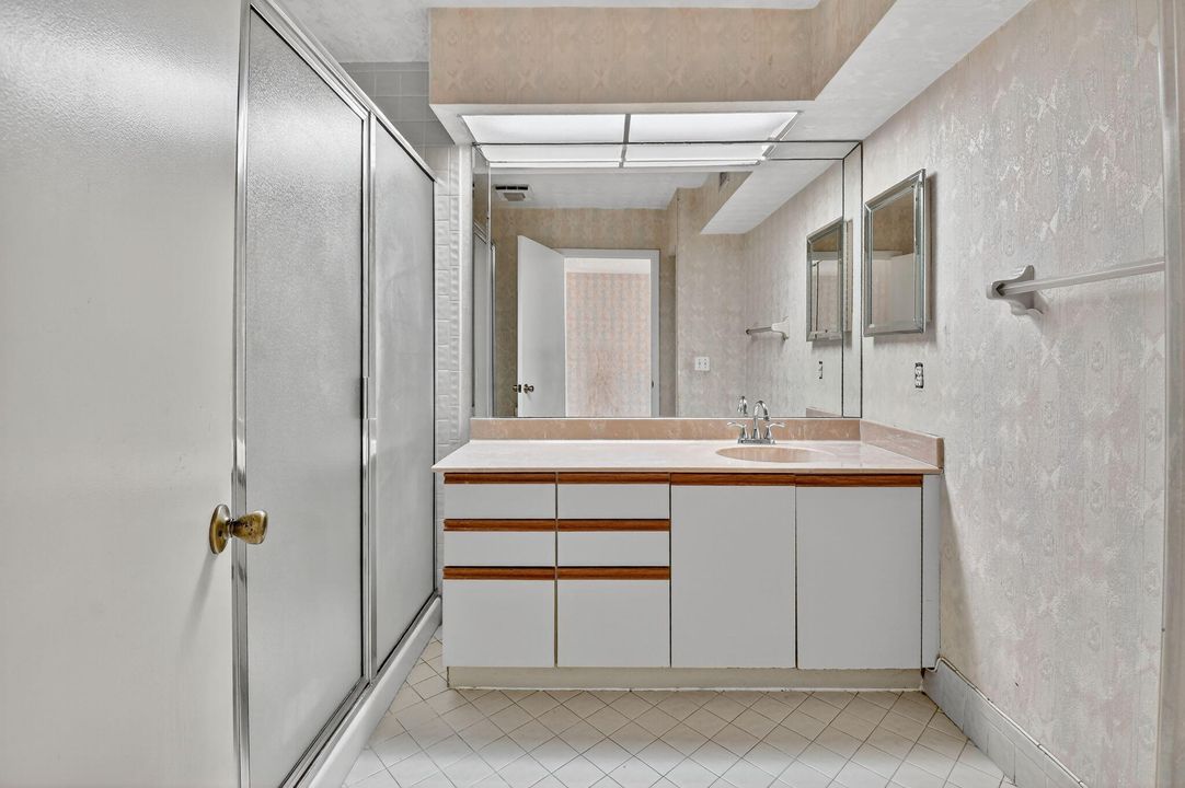 合同活跃: $185,000 (3 贝兹, 2 浴室, 1134 平方英尺)