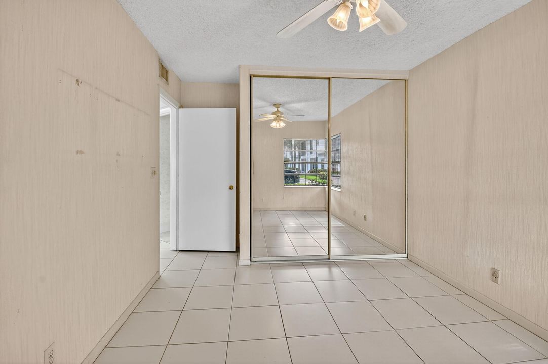 合同活跃: $185,000 (3 贝兹, 2 浴室, 1134 平方英尺)