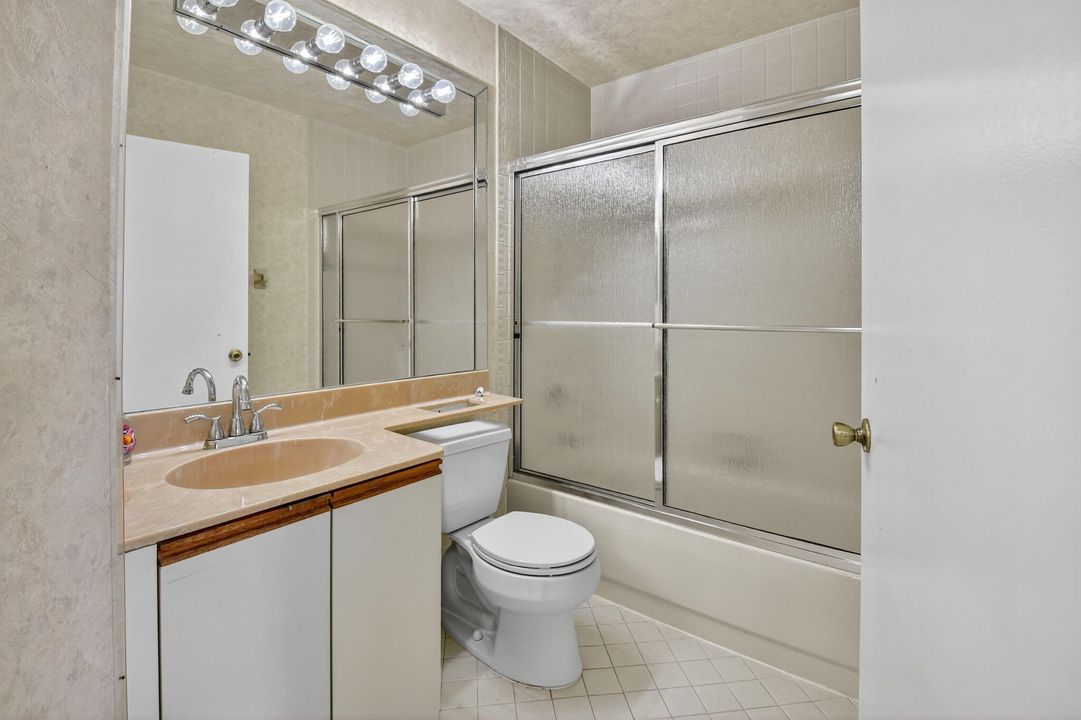 合同活跃: $185,000 (3 贝兹, 2 浴室, 1134 平方英尺)