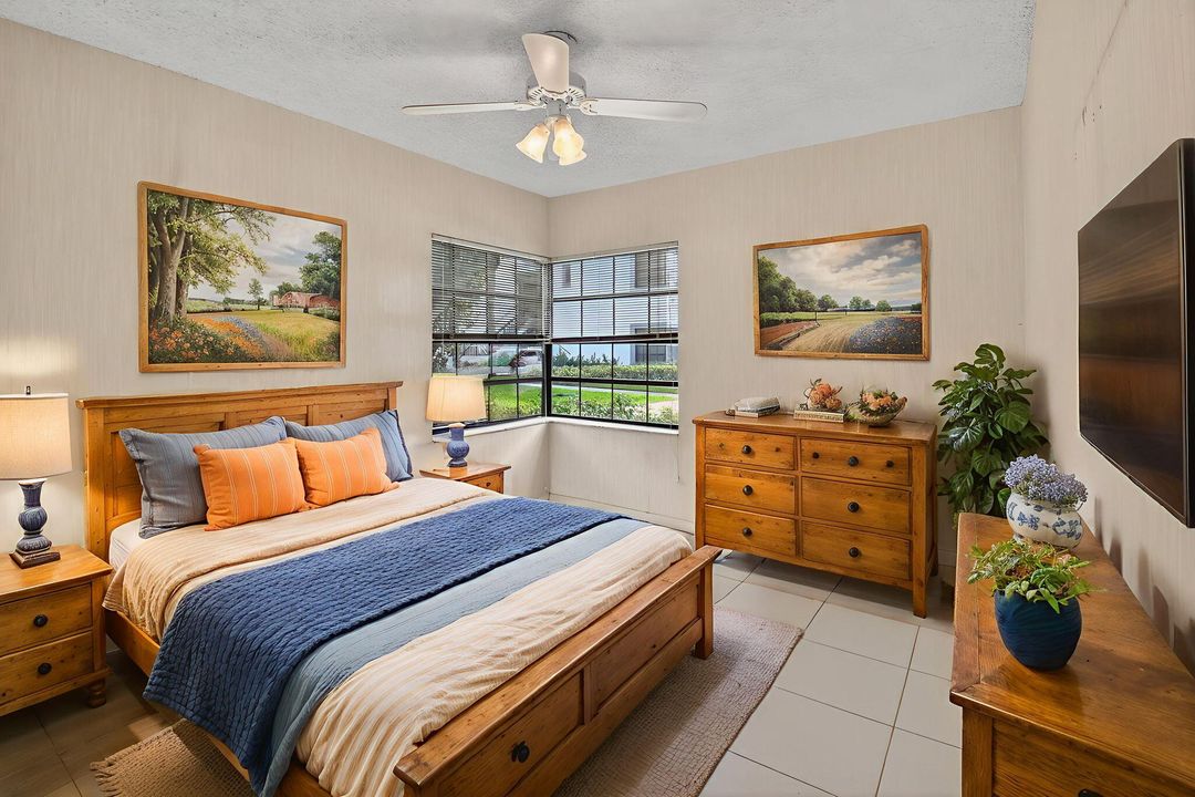 合同活跃: $185,000 (3 贝兹, 2 浴室, 1134 平方英尺)