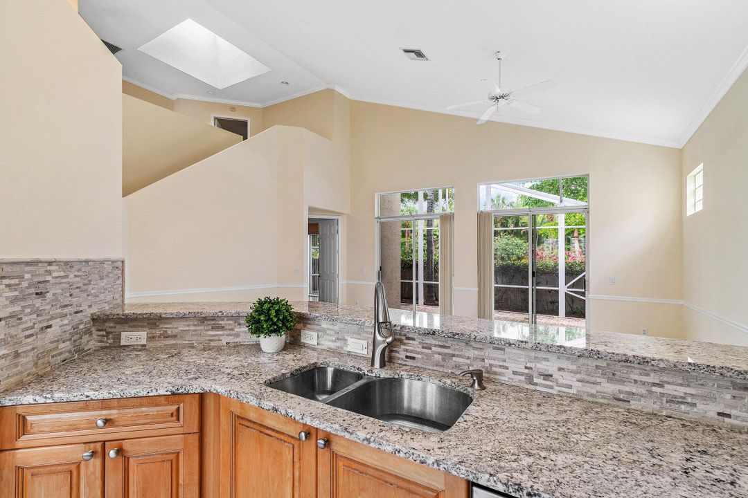 For Sale: $465,000 (3 beds, 2 baths, 1832 Square Feet)